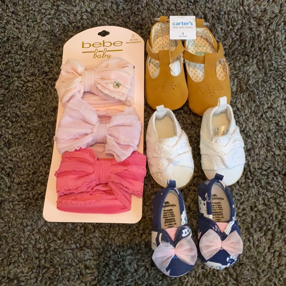 pack of 3 headbands and baby shoes